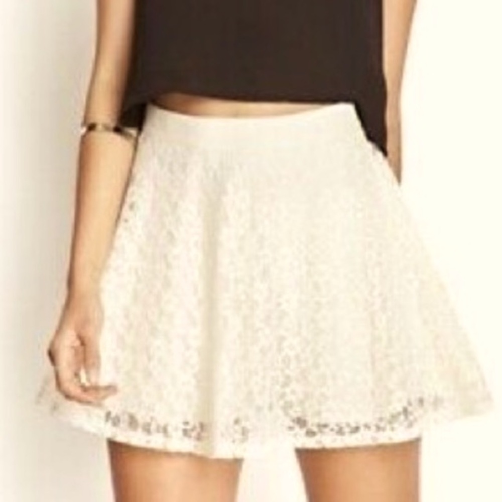 Layered lace mini skirt by kimchi blue size 2 side zip 90% cotton 10% nylon